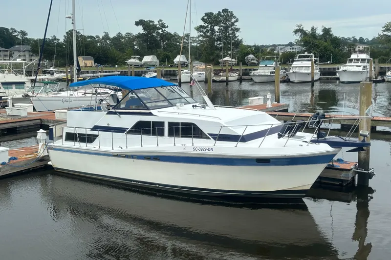 Slide: The Image of Chris-Craft 381 Catalina 1984 - 6753877