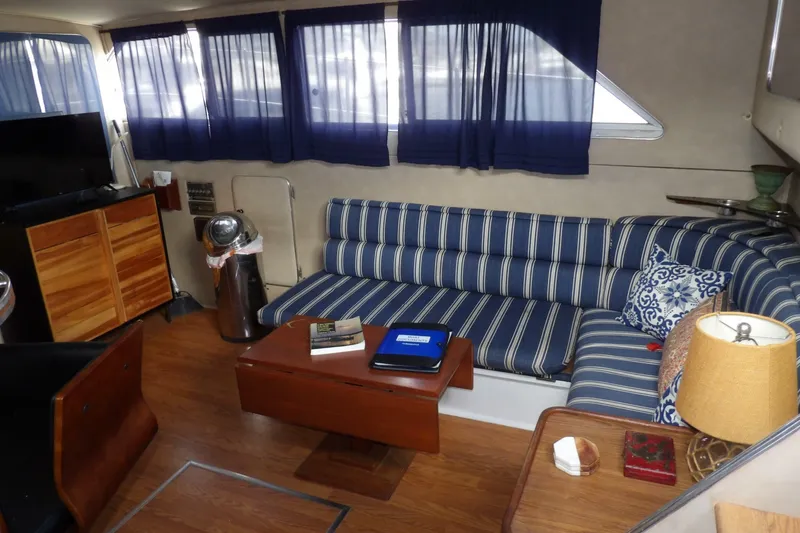 Slide: The Image of Chris-Craft 381 Catalina 1984 - 6753890