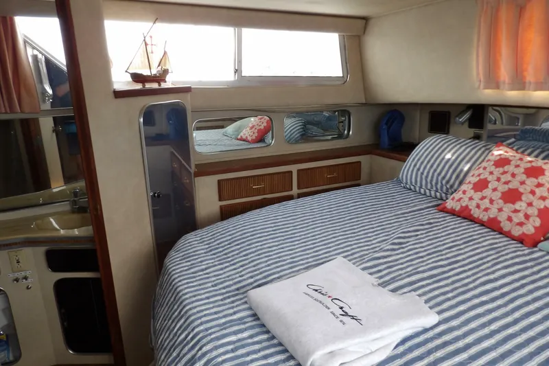 Slide: The Image of Chris-Craft 381 Catalina 1984 - 6753903