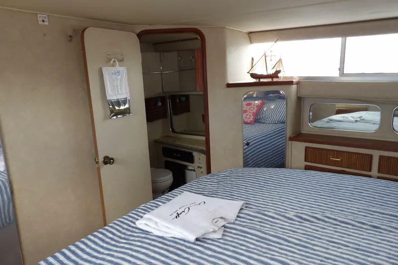 Slide: The Image of Chris-Craft 381 Catalina 1984 - 6753904