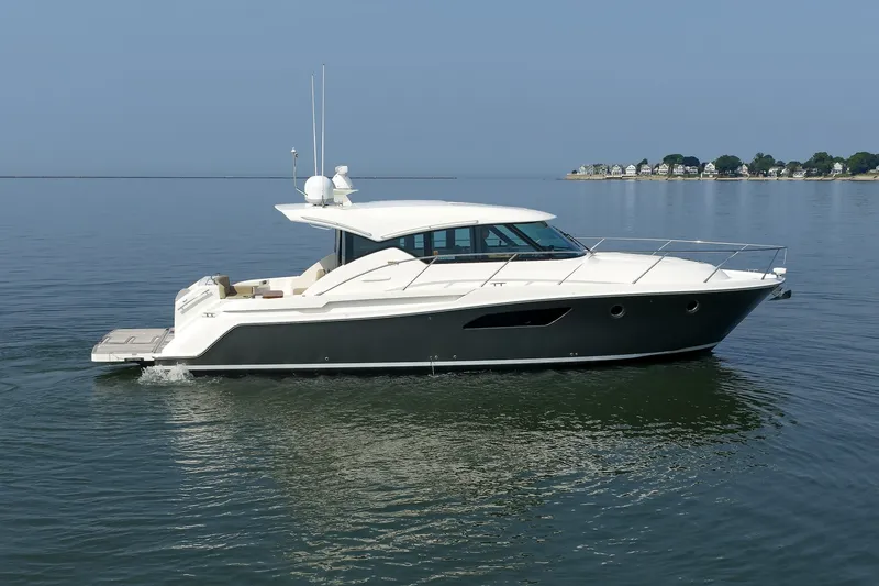 The Image of Tiara 44 NO AGENDA - Starboard Profile 2016 Viking 44 Coupe NO AGENDA - 7656431