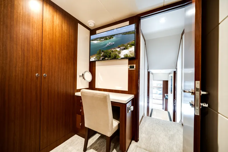 Slide: The Image of Ocean Alexander 100 MY 2018 - 6754494