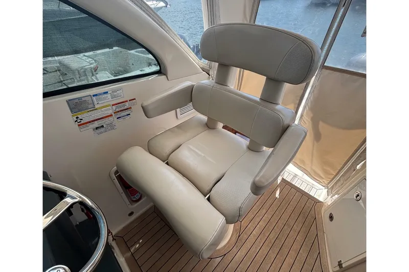 Slide: The Image of Pursuit OS 345 Offshore 2012 - 6755247