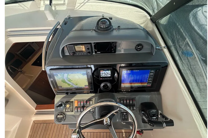 Slide: The Image of Pursuit OS 345 Offshore 2012 - 6755240