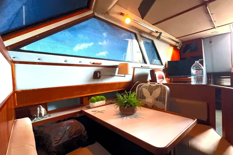 Slide: The Image of Sea Ray 415 Aft Cabin 1988 - 6755517