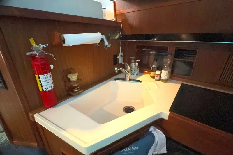 Slide: The Image of Sea Ray 415 Aft Cabin 1988 - 6755514
