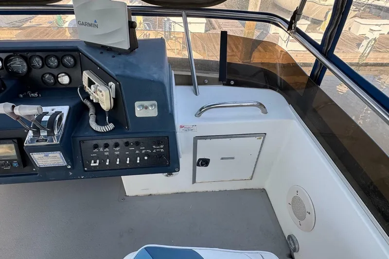 Slide: The Image of Sea Ray 415 Aft Cabin 1988 - 6755484