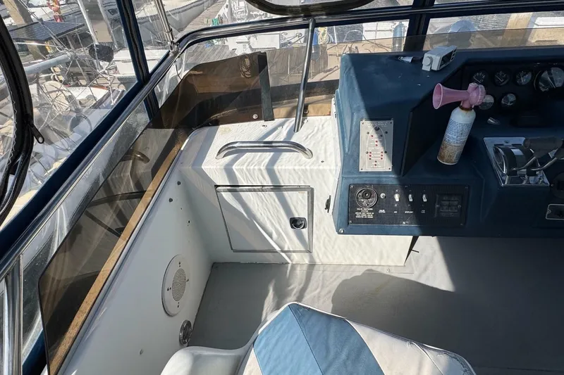 Slide: The Image of Sea Ray 415 Aft Cabin 1988 - 6755483
