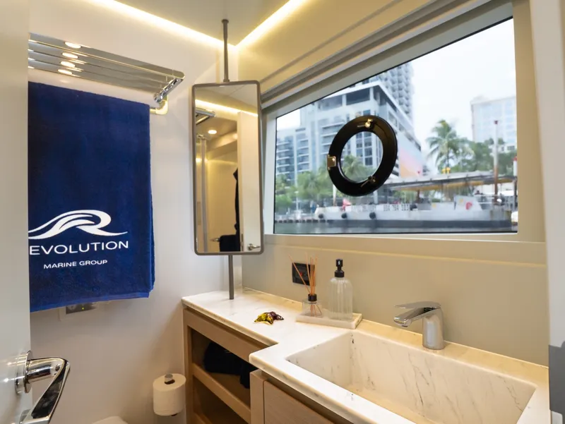 Slide: The Image of Aft Port Main Ensuite - 6758341