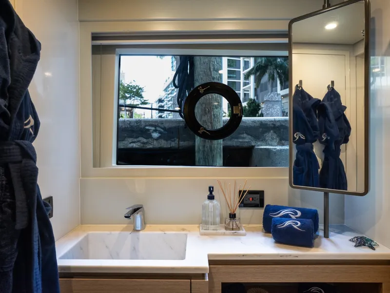 Slide: The Image of STBD Head Sink - 6758406