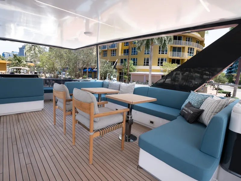 Slide: The Image of Flybridge STBD Lounge - 6758359