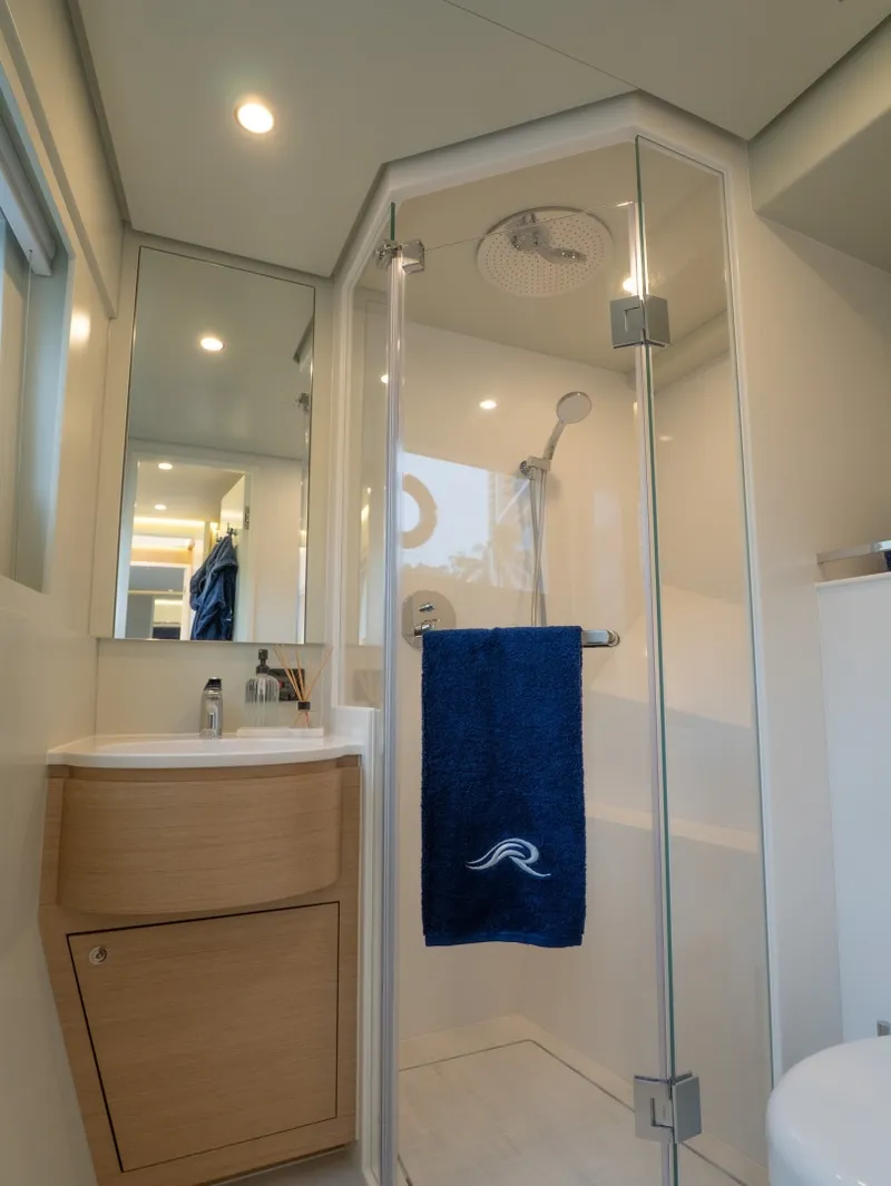 Slide: The Image of FWD Port Ensuite 2 - 6758376