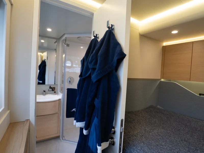 Slide: The Image of FWD Port Ensuite - 6758377
