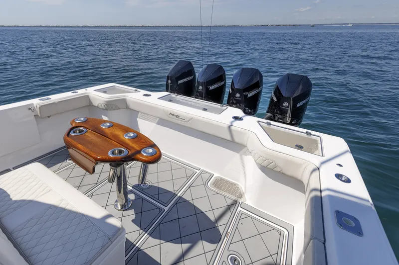 Slide: The Image of Front Runner 39 LONESOME COWBOY - Cockpit & Engines 2021 Front Runner 39 Center Console LONESOME COWBOY - 7511551