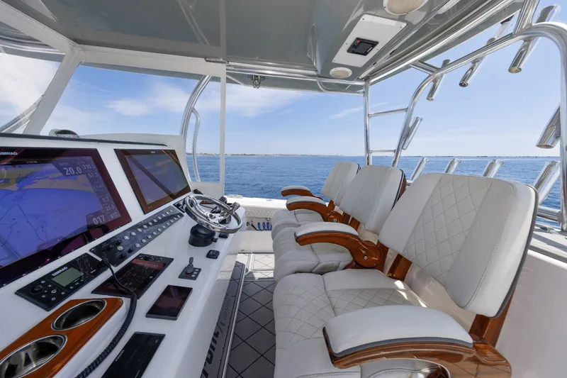 Slide: The Image of Front Runner 39 LONESOME COWBOY - Helm Seating & Station 2021 Front Runner 39 Center Console LONESOME COWBOY - 7511539
