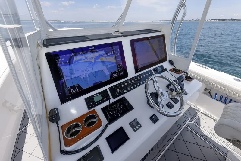 Slide: The Image of Front Runner 39 LONESOME COWBOY - Helm Electronics 2021 Front Runner 39 Center Console LONESOME COWBOY - 7511536