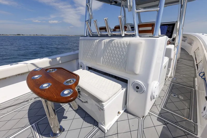Slide: The Image of Front Runner 39 LONESOME COWBOY - Aft Deck 2021 Front Runner 39 Center Console LONESOME COWBOY - 7511553