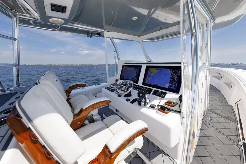 Slide: The Image of Front Runner 39 LONESOME COWBOY - Helm Station 2021 Front Runner 39 Center Console LONESOME COWBOY - 7511535