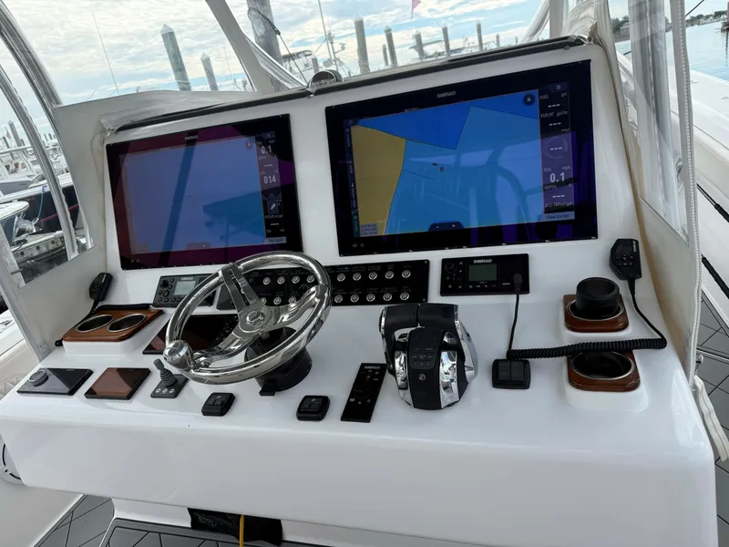 Slide: The Image of Front Runner 39 LONESOME COWBOY - Helm Electronics 2021 Front Runner 39 Center Console LONESOME COWBOY - 6759494