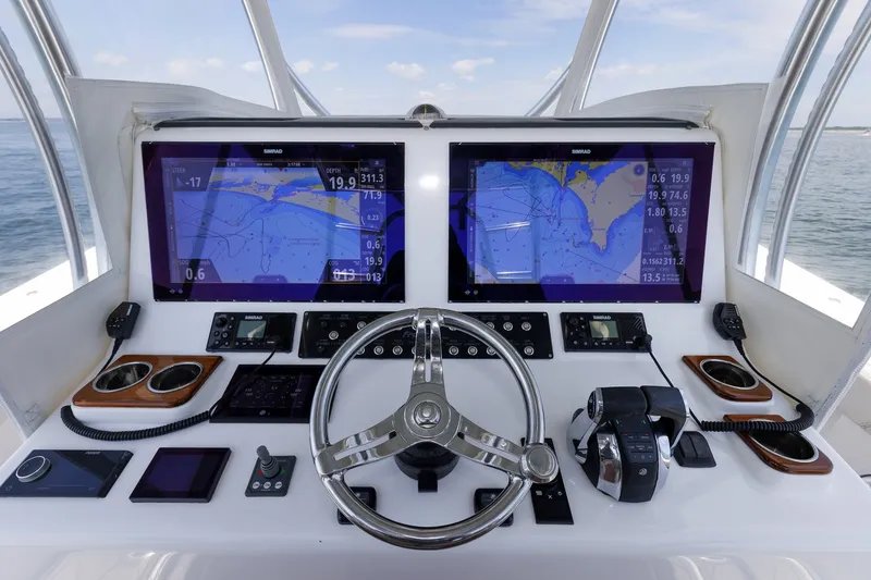 Slide: The Image of Front Runner 39 LONESOME COWBOY - Helm Electronics 2021 Front Runner 39 Center Console LONESOME COWBOY - 7511537