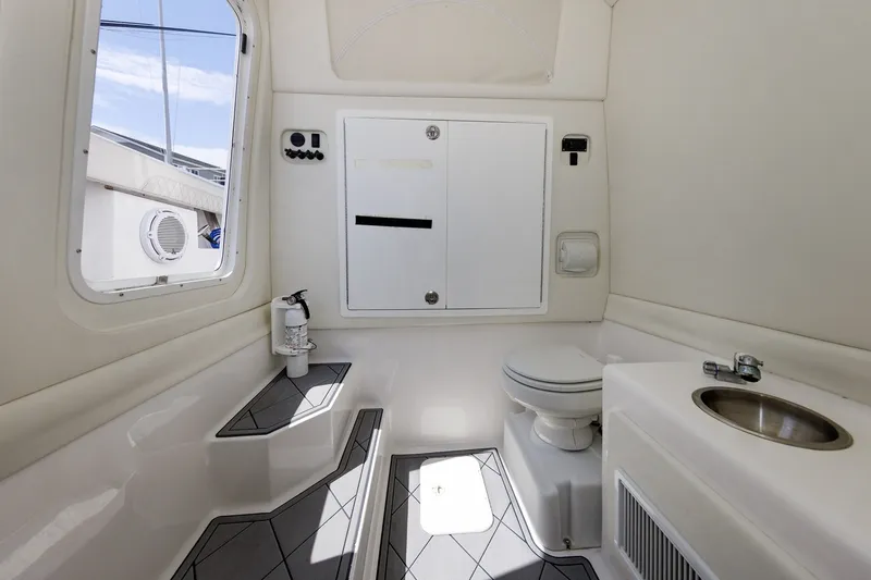 Slide: The Image of Front Runner 39 LONESOME COWBOY - Cabin 2021 Front Runner 39 Center Console LONESOME COWBOY - 7511544