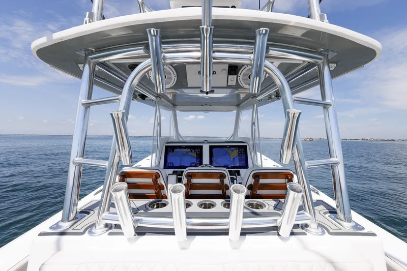 Slide: The Image of Front Runner 39 LONESOME COWBOY - Helm Area 2021 Front Runner 39 Center Console LONESOME COWBOY - 7656537
