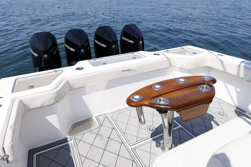 Slide: The Image of Front Runner 39 LONESOME COWBOY - Cockpit & Engines 2021 Front Runner 39 Center Console LONESOME COWBOY - 7511550