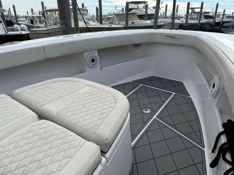 Slide: The Image of Front Runner 39 LONESOME COWBOY - Bow 2021 Front Runner 39 Center Console LONESOME COWBOY - 6759499