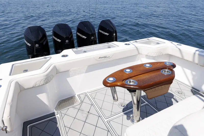 Slide: The Image of Front Runner 39 LONESOME COWBOY - Cockpit & Engines 2021 Front Runner 39 Center Console LONESOME COWBOY - 7656532