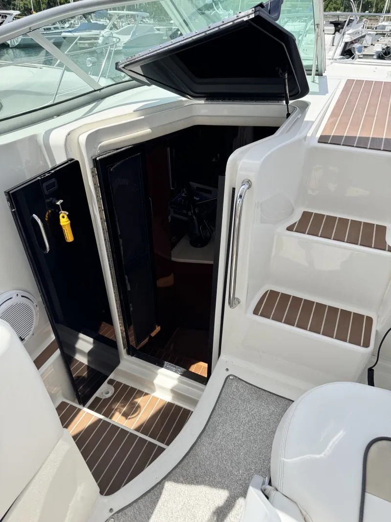 Slide: The Image of Sea Ray 310 Sundancer 2010 - 6758432