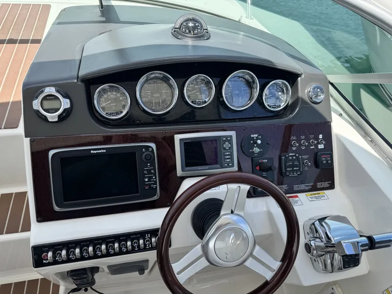 Slide: The Image of Sea Ray 310 Sundancer 2010 - 6758422