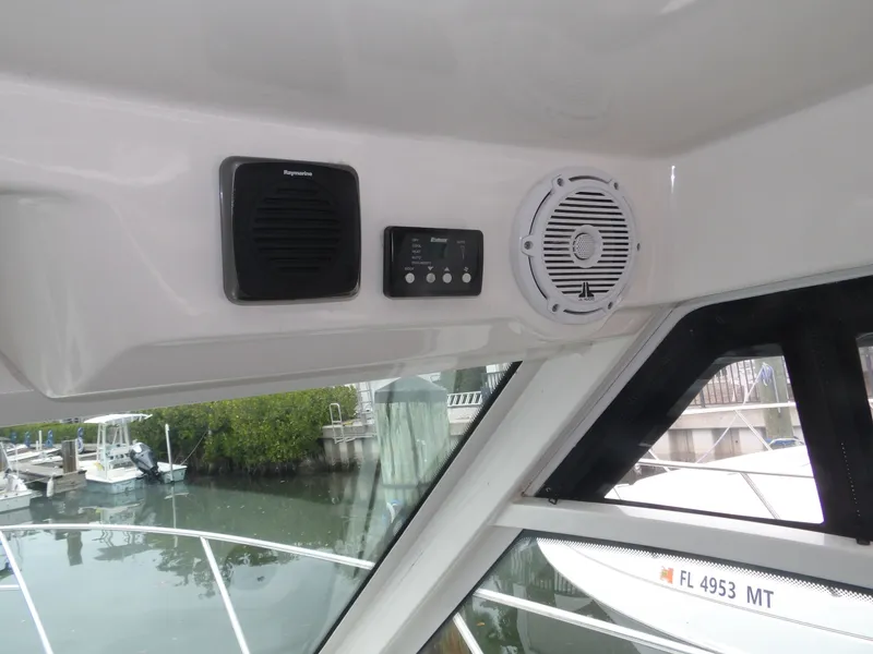 Slide: The Image of Boston Whaler Conquest 2015 - 6761808