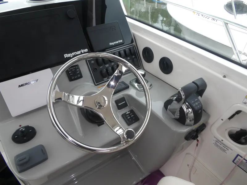 Slide: The Image of Boston Whaler Conquest 2015 - 6761816