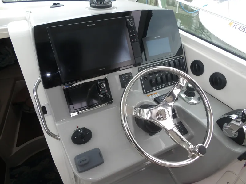 Slide: The Image of Boston Whaler Conquest 2015 - 6761818