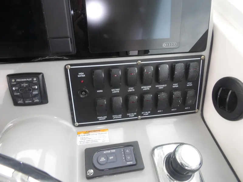 Slide: The Image of Boston Whaler Conquest 2015 - 6761821