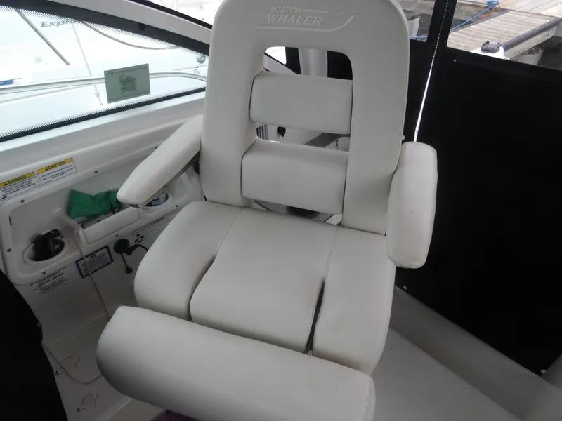 Slide: The Image of Boston Whaler Conquest 2015 - 6761810