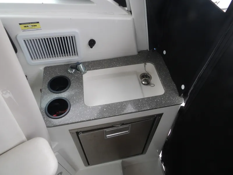 Slide: The Image of Boston Whaler Conquest 2015 - 6761811