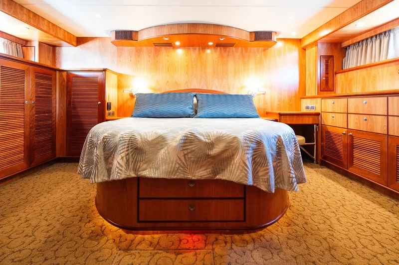 Slide: The Image of Symbol 56 Raised Pilothouse 2003 - 7528544