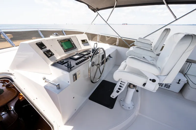 Slide: The Image of Symbol 56 Raised Pilothouse 2003 - 7528594