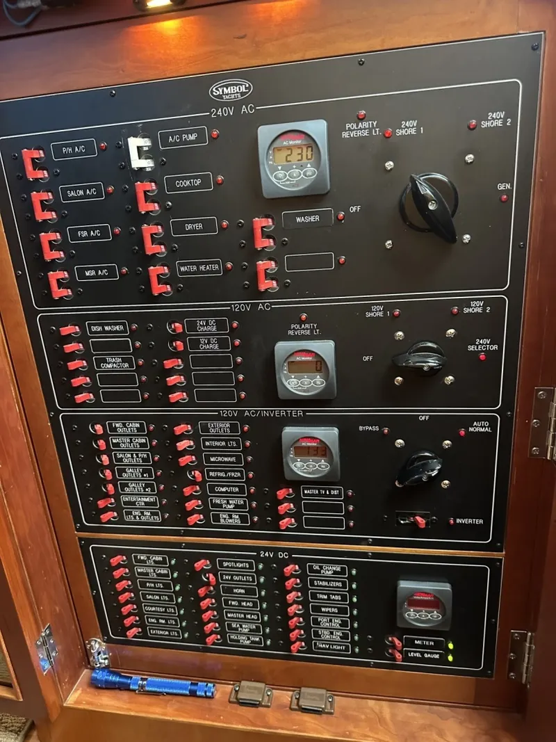 Slide: The Image of Symbol 56 Raised Pilothouse 2003 - 6763544
