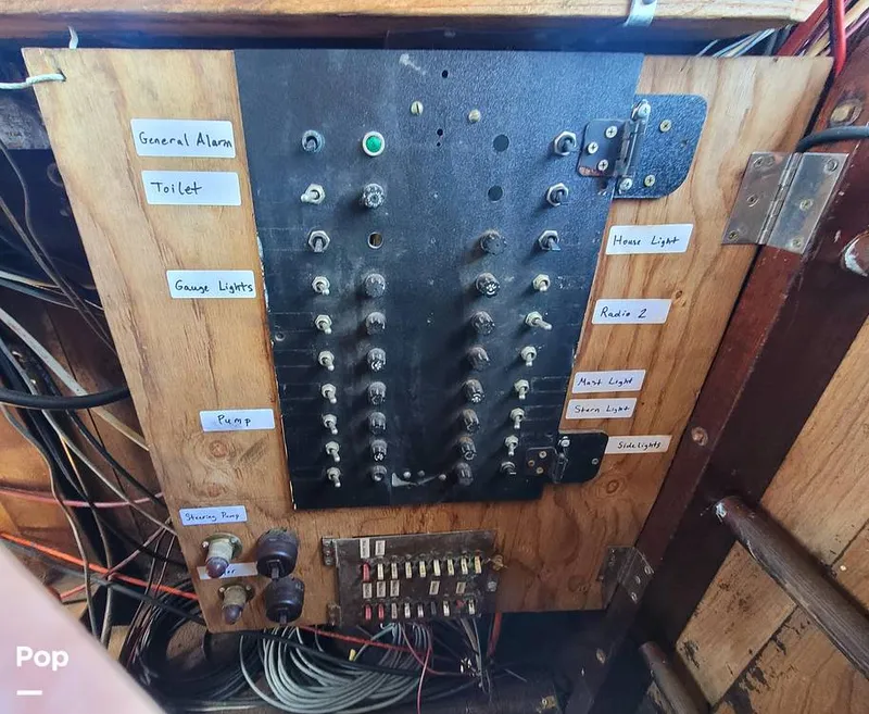 Slide: The Image of Don Larson 57'x18' steel 1967 - 10651614