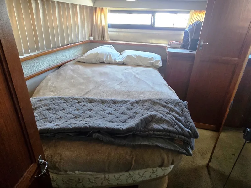 Slide: The Image of Carver Yachts 3807 1989 - 6768003