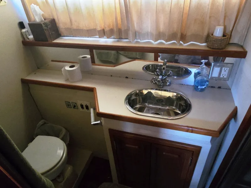 Slide: The Image of Carver Yachts 3807 1989 - 6768001
