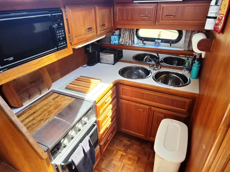 Slide: The Image of Carver Yachts 3807 1989 - 6768005