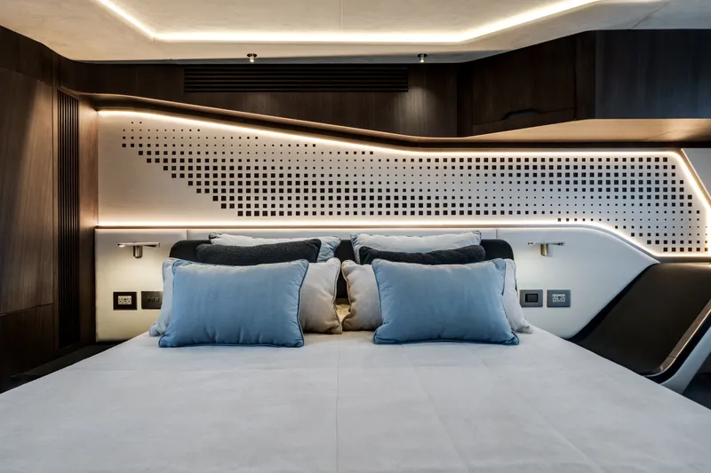Slide: The Image of Galeon 570 SKY 2027 - 8153172