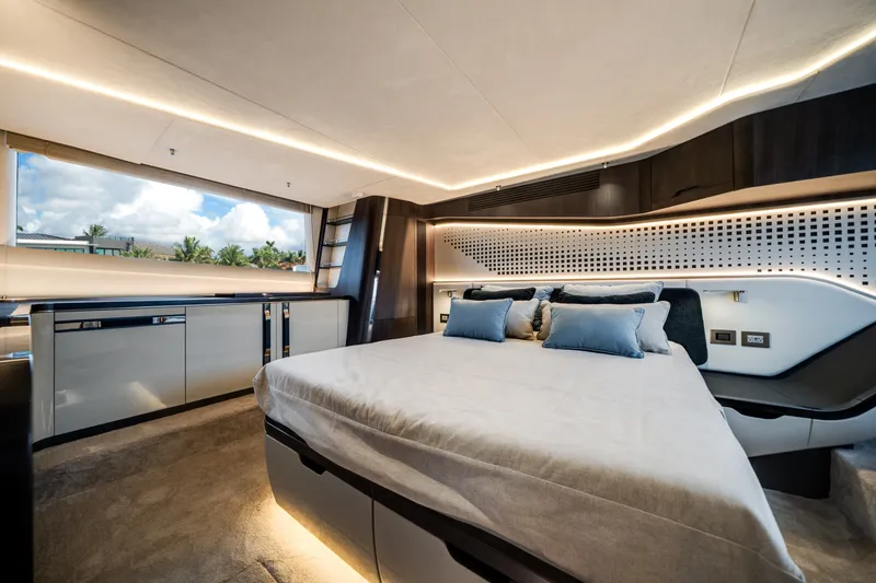 Slide: The Image of Galeon 570 SKY 2027 - 8153171