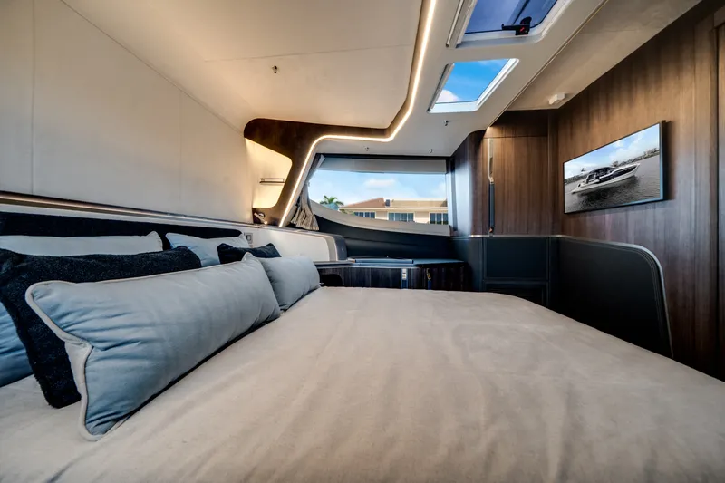 Slide: The Image of Galeon 570 SKY 2027 - 8153167