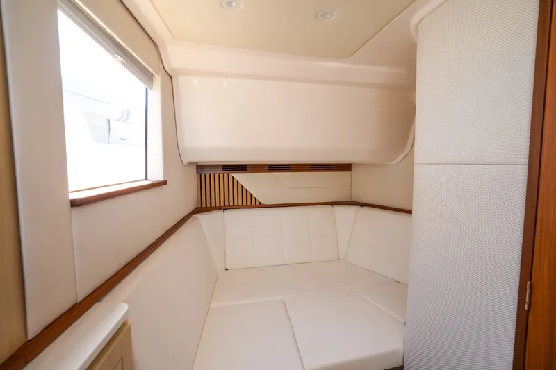 Slide: The Image of Regal LX43 2025 - 6769734