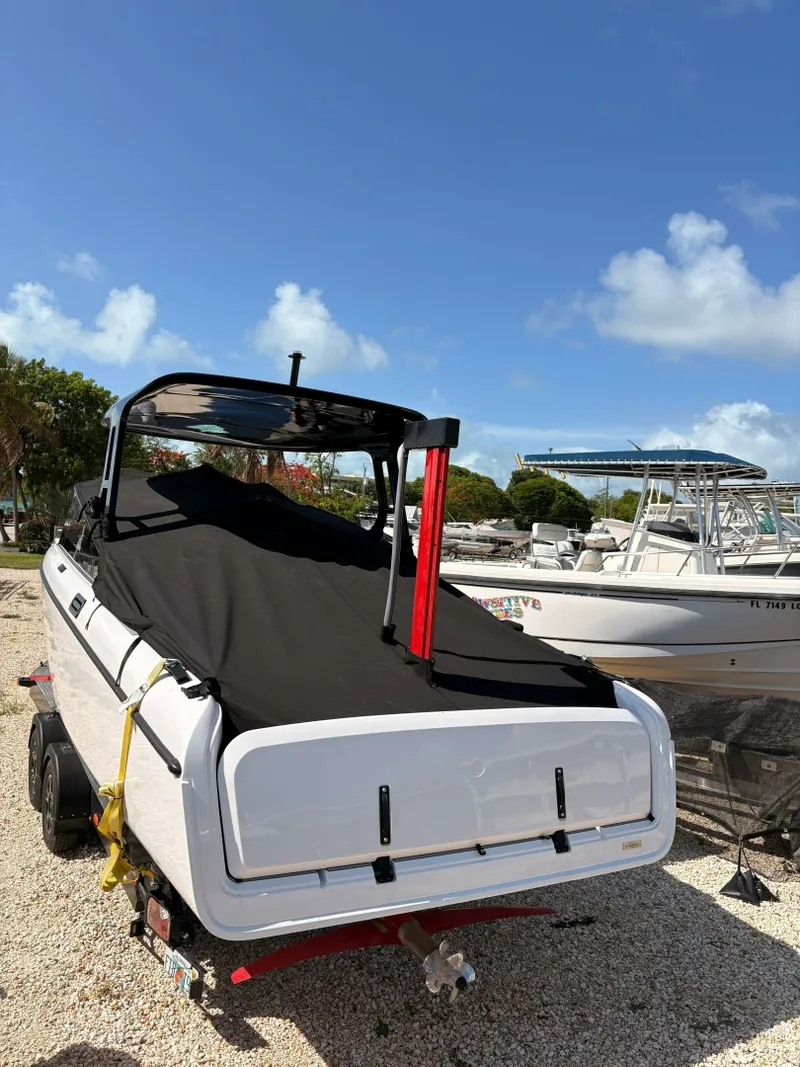 Slide: The Image of Candela C-8 on its trailer - 6769887