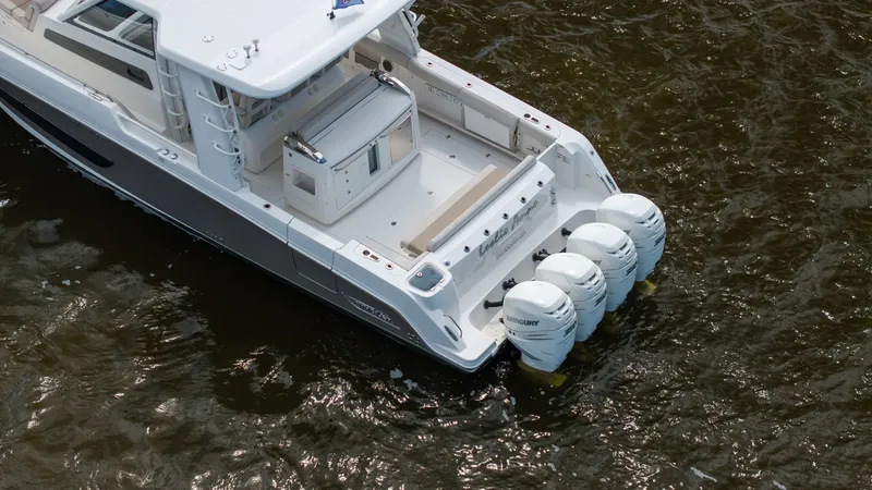 Slide: The Image of Boston Whaler 420 Outrage 2017 - 6780368